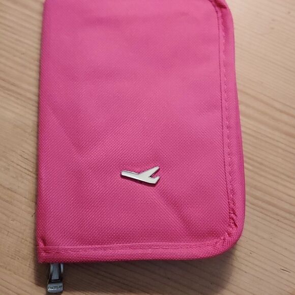 Dahlia Travel wallet passport holder Hot Pink RFID blocking - Picture 1 of 5